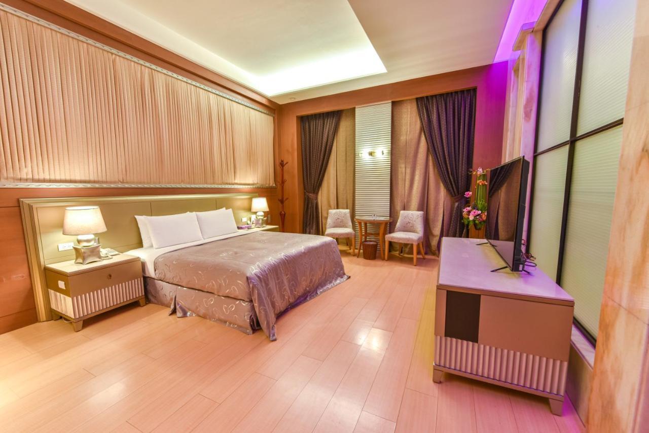 Purple Garden Motel Kaohsiung Extérieur photo