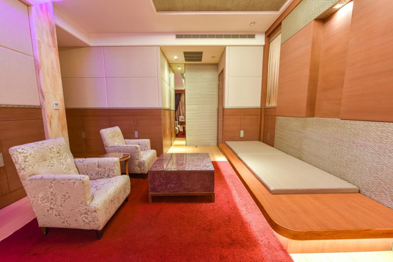 Purple Garden Motel Kaohsiung Extérieur photo
