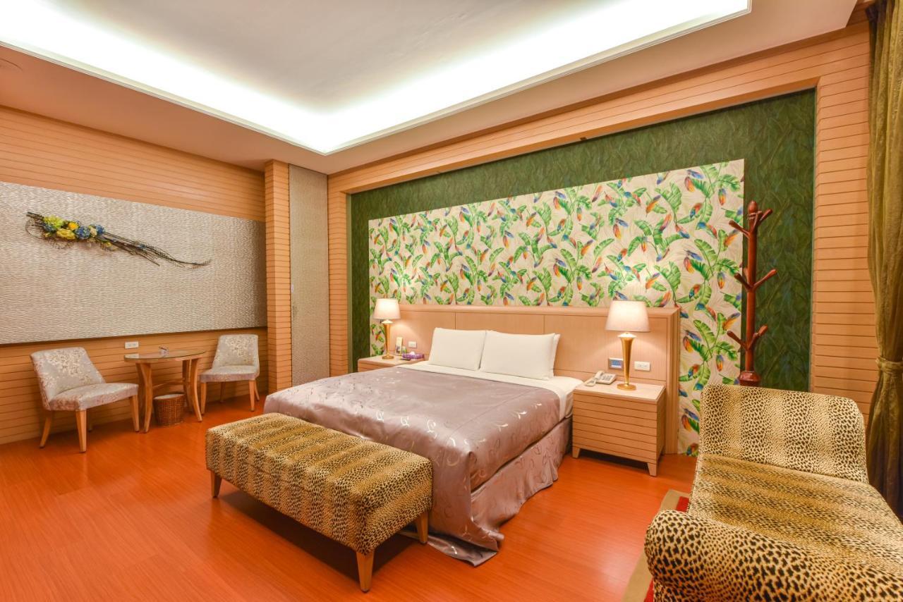 Purple Garden Motel Kaohsiung Extérieur photo