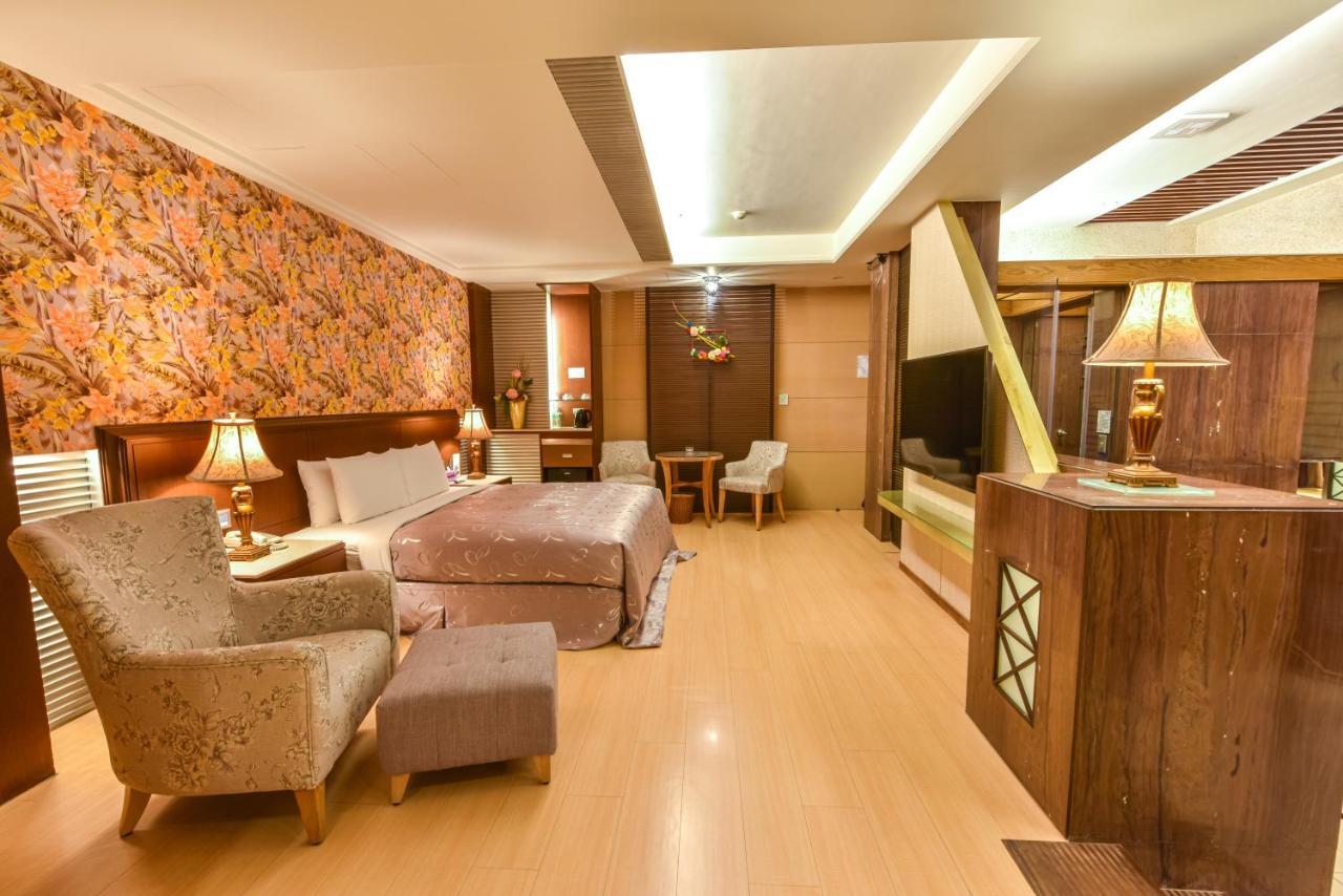 Purple Garden Motel Kaohsiung Extérieur photo