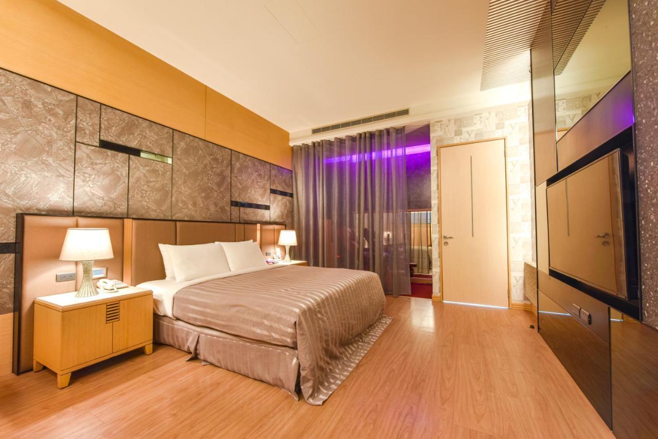 Purple Garden Motel Kaohsiung Extérieur photo