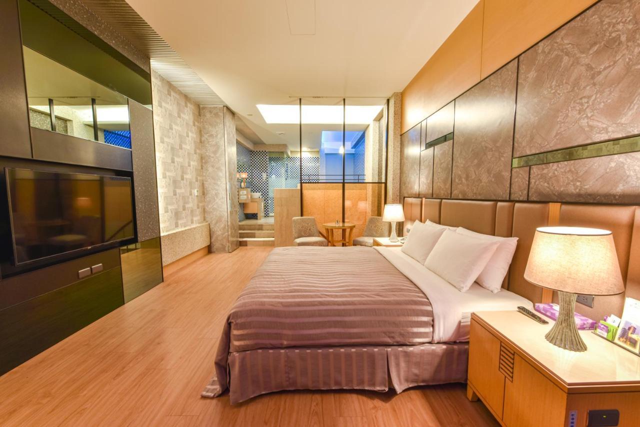 Purple Garden Motel Kaohsiung Extérieur photo