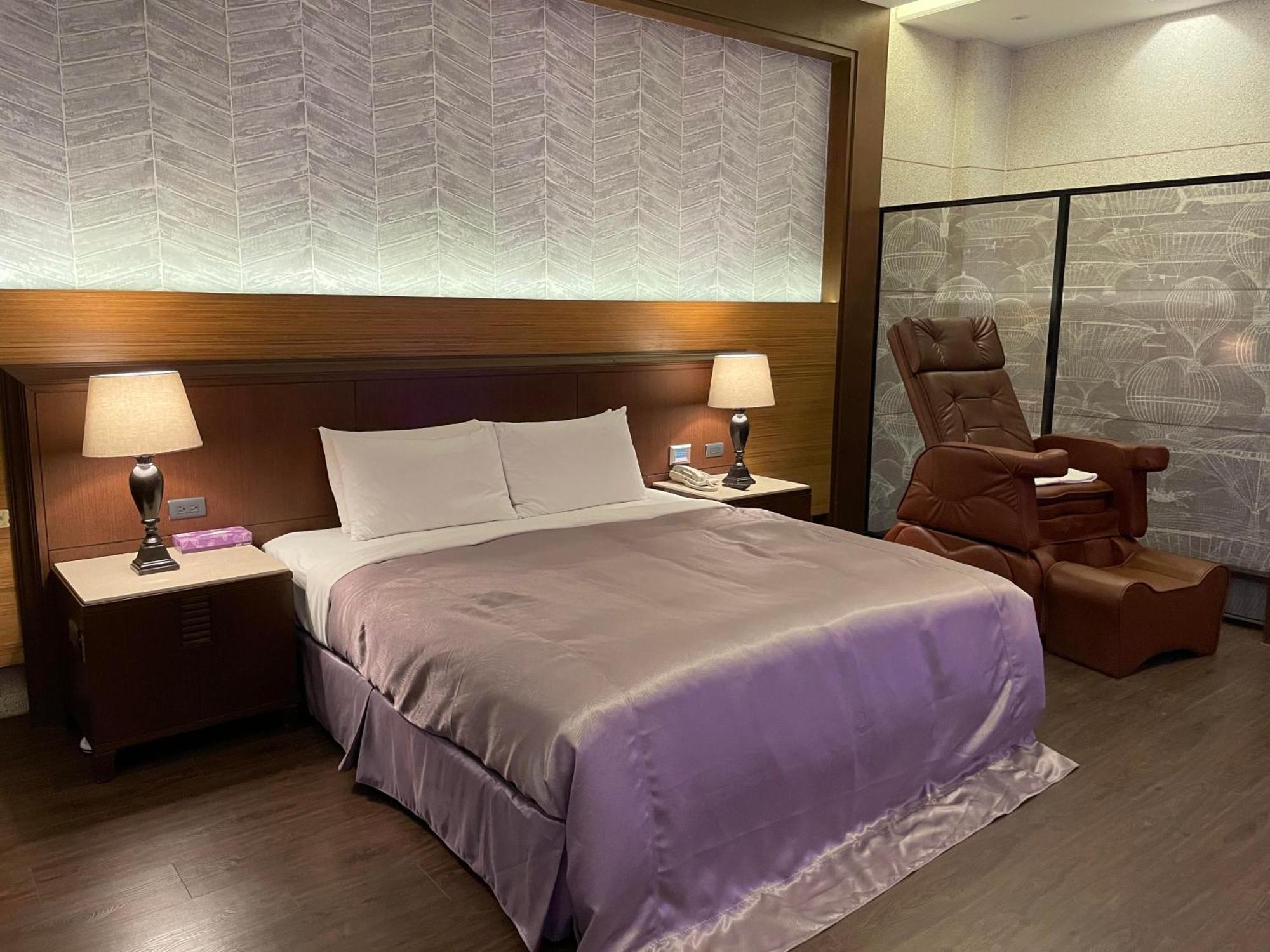 Purple Garden Motel Kaohsiung Extérieur photo